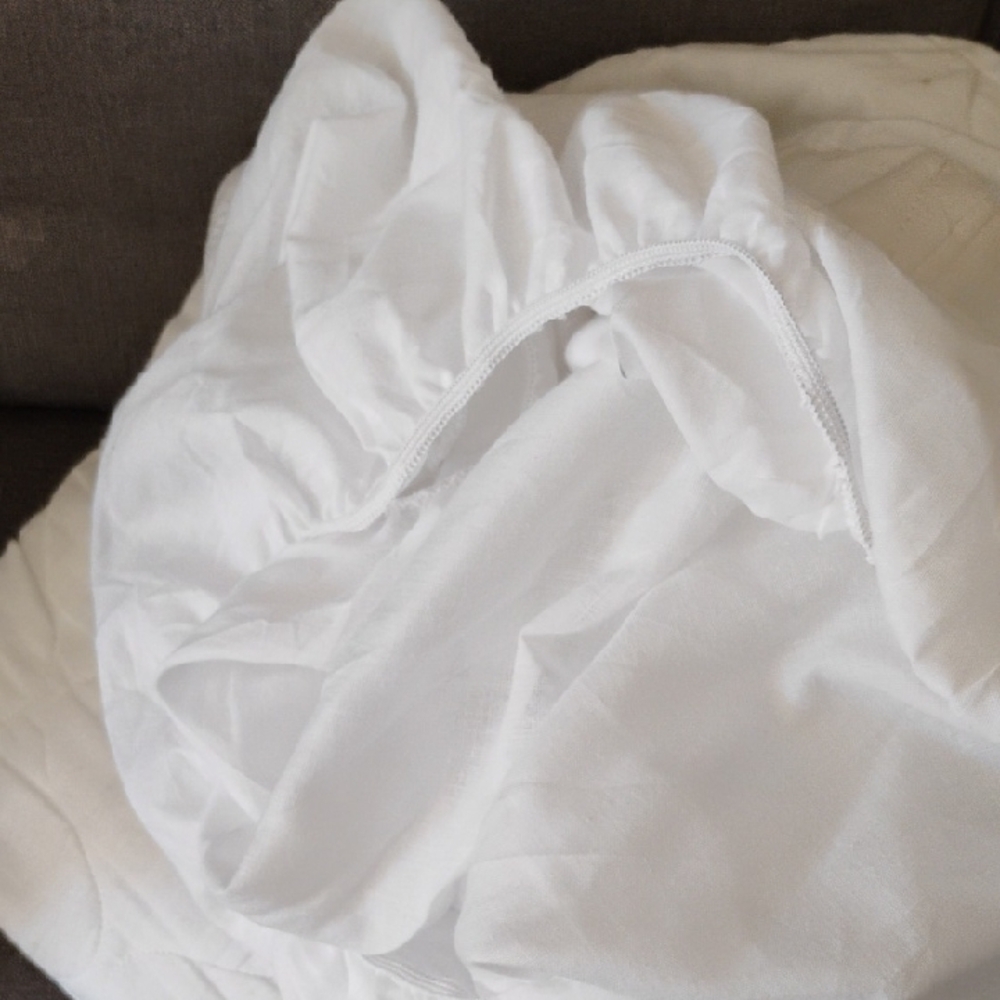 Luxurious White Quilted Mattress Cover - Picture 2 of 5